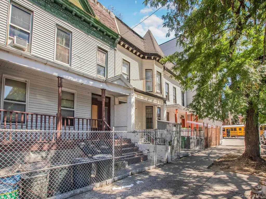 279 E 169th Street Bronx NY 10456