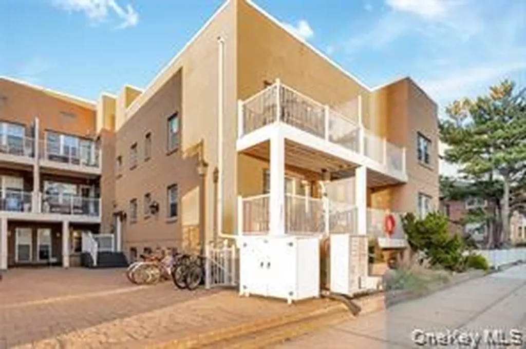 251 W Broadway Long Beach NY 11561