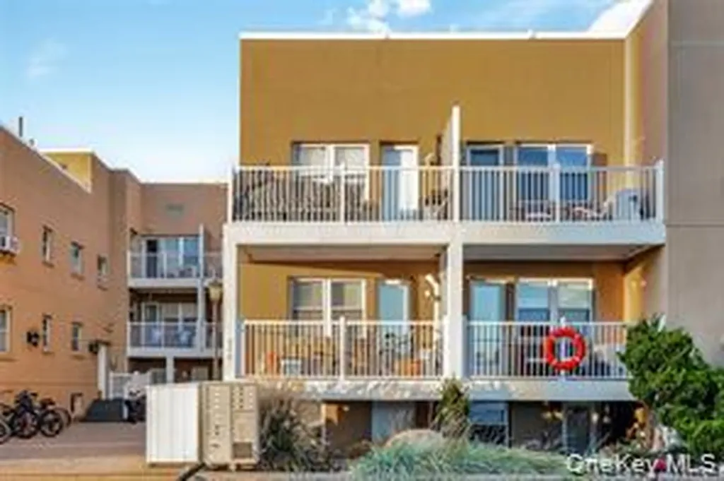 251 W Broadway Long Beach NY 11561