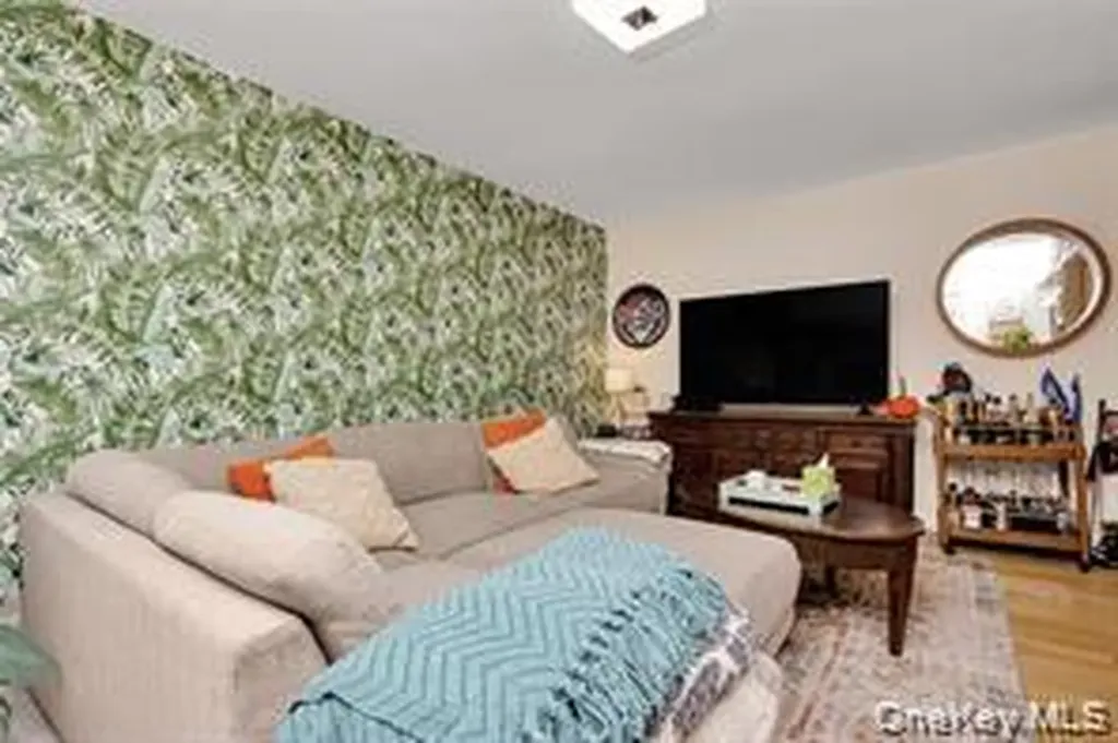 251 W Broadway Long Beach NY 11561