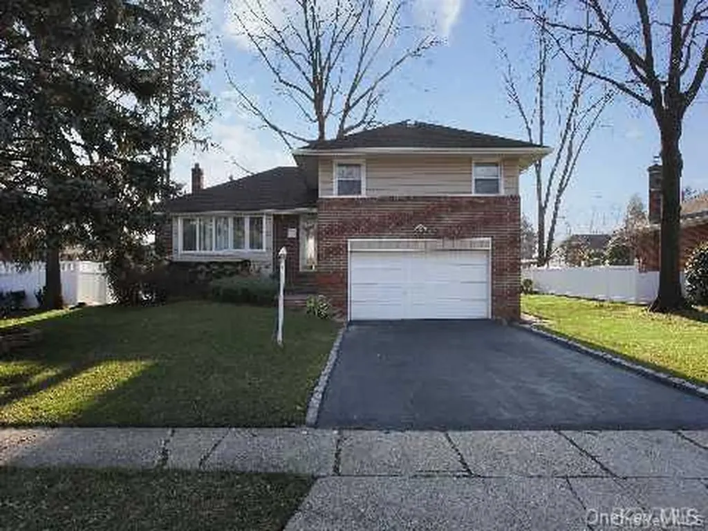 518 Benine Road Westbury NY 11590