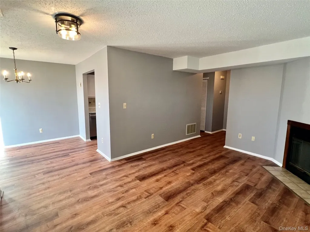 3917 Whispering Hills Chester NY 10918