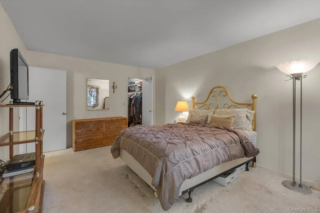 101 Dari Drive Holbrook NY 11741