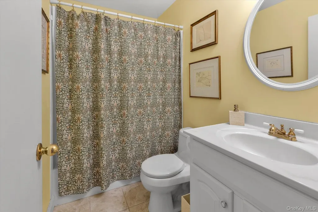101 Dari Drive Holbrook NY 11741