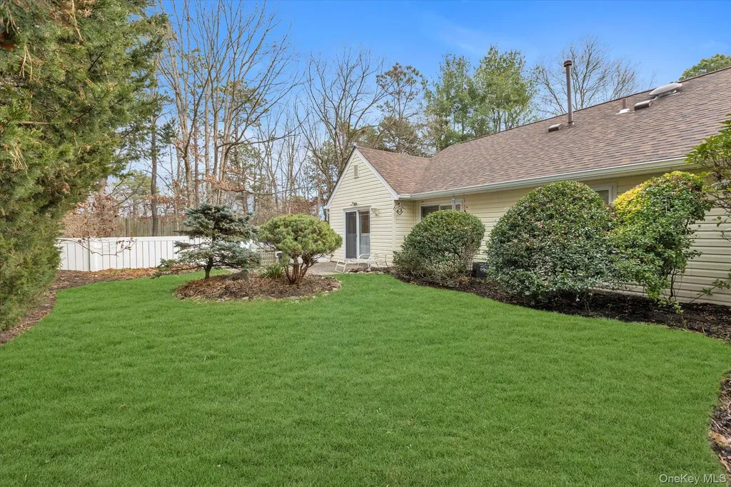 101 Dari Drive Holbrook NY 11741
