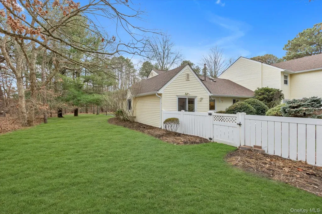 101 Dari Drive Holbrook NY 11741