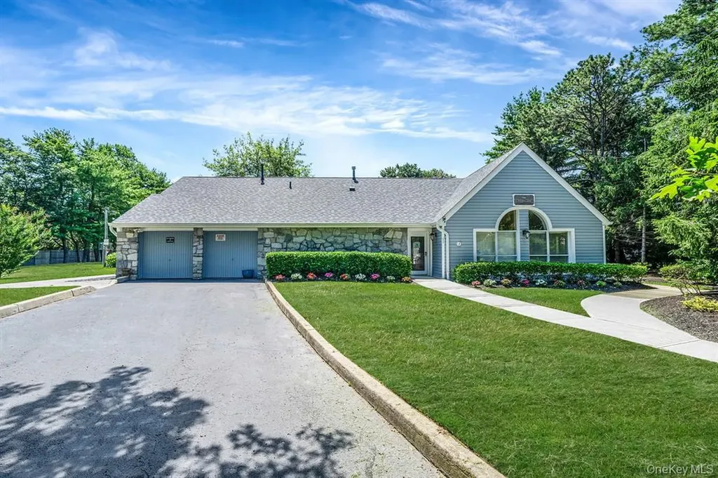 101 Dari Drive Holbrook NY 11741
