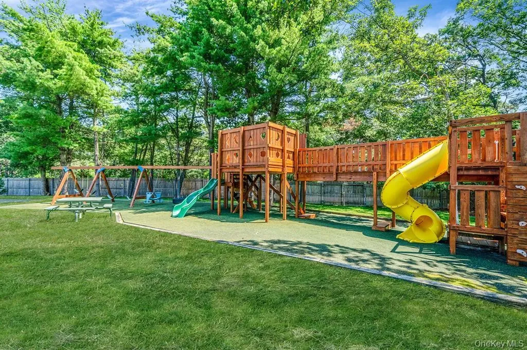 101 Dari Drive Holbrook NY 11741