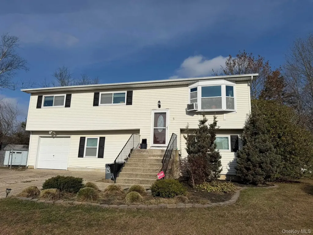 5 Denise Drive East Patchogue NY 11772
