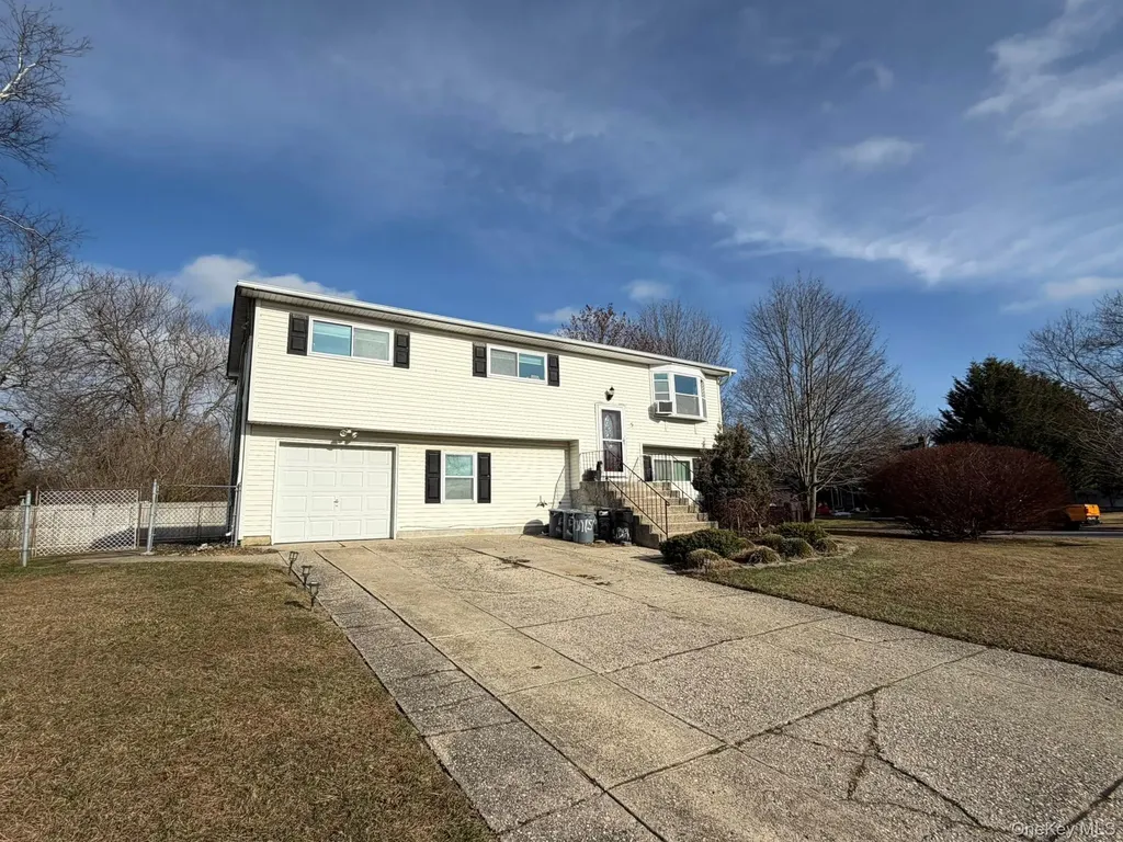 5 Denise Drive East Patchogue NY 11772