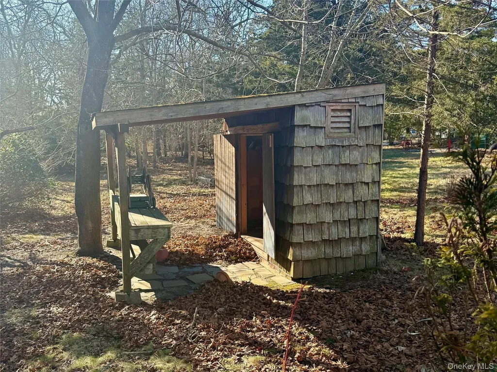 39 Cedar Drive Southampton NY 11968