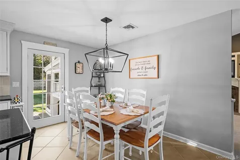 85 Fairview Avenue Bayport NY 11705