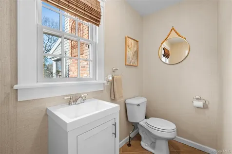 85 Fairview Avenue Bayport NY 11705