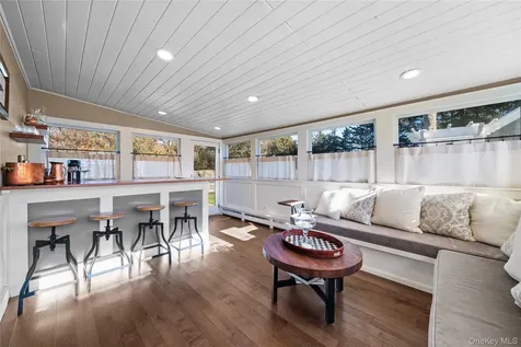 85 Fairview Avenue Bayport NY 11705