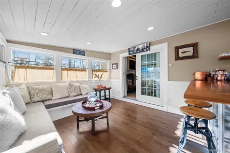 85 Fairview Avenue Bayport NY 11705