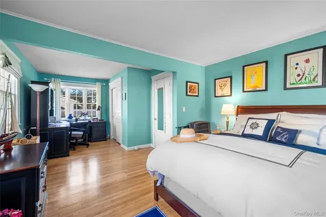 85 Fairview Avenue Bayport NY 11705