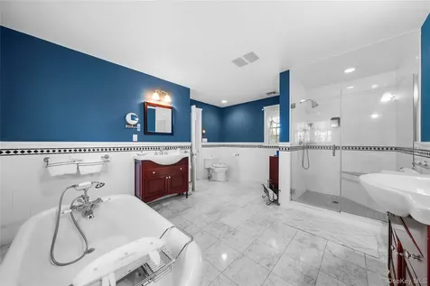 85 Fairview Avenue Bayport NY 11705