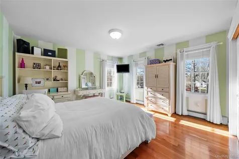 85 Fairview Avenue Bayport NY 11705