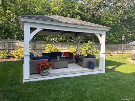 85 Fairview Avenue Bayport NY 11705