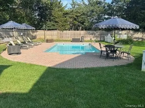 85 Fairview Avenue Bayport NY 11705