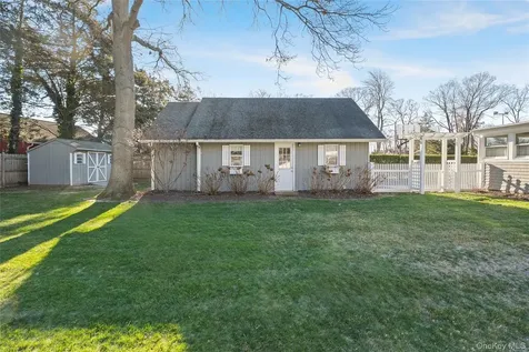 85 Fairview Avenue Bayport NY 11705