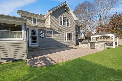 85 Fairview Avenue Bayport NY 11705