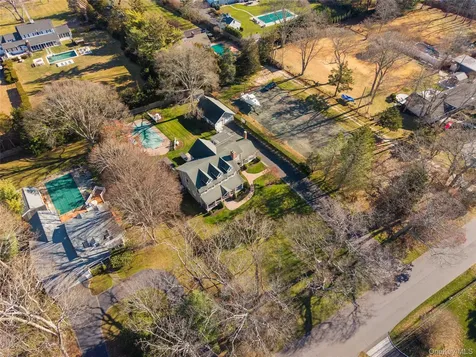 85 Fairview Avenue Bayport NY 11705