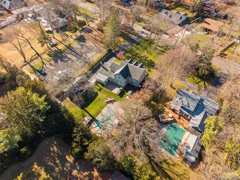 85 Fairview Avenue Bayport NY 11705