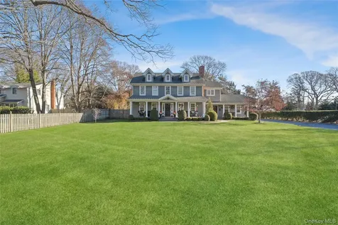 85 Fairview Avenue Bayport NY 11705