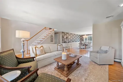 85 Fairview Avenue Bayport NY 11705