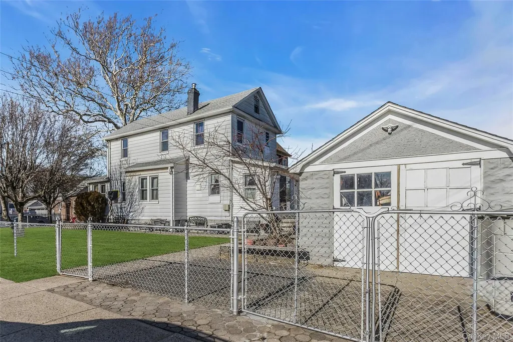 13539 Hook Creek Boulevard Rosedale NY 11422