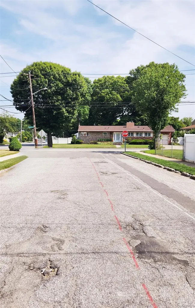 1090 Pinebrook West Hempstead NY 11552