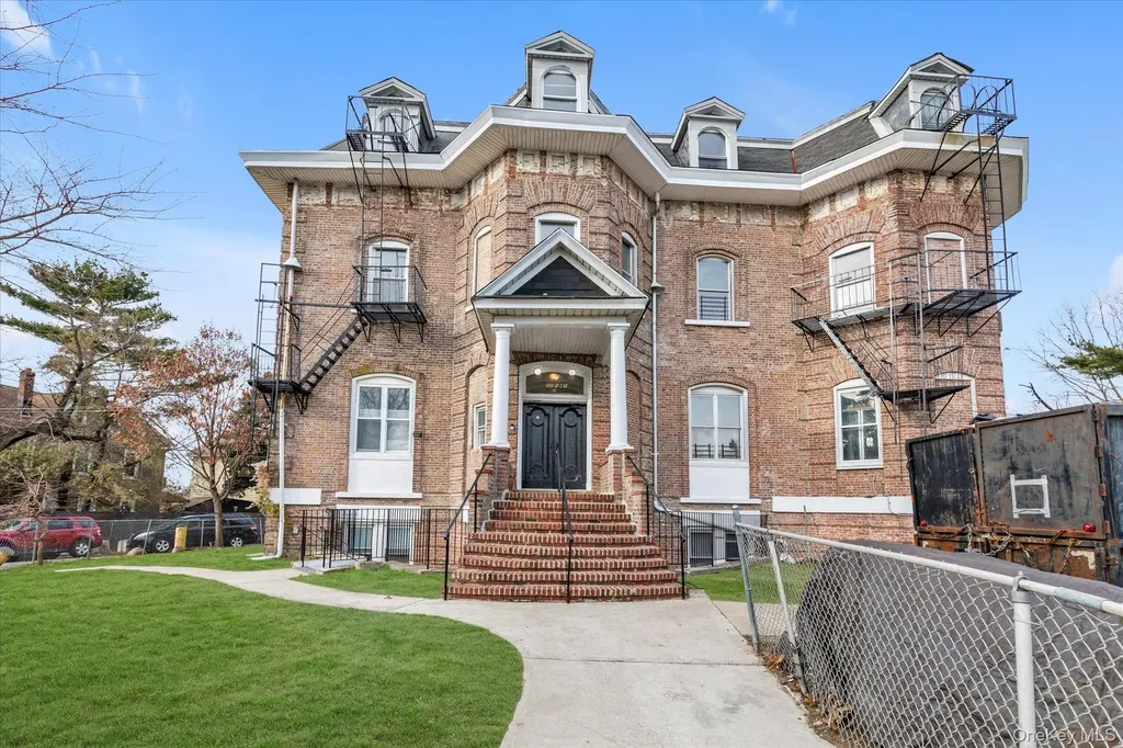 11-41 123 Street Bayside NY 11361
