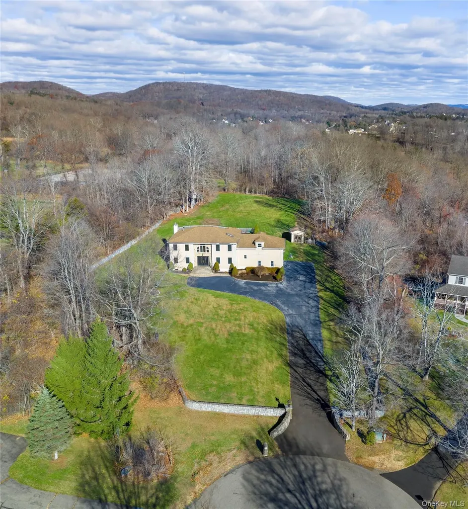 9 Caroline Drive Patterson NY 12563