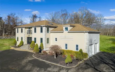 9 Caroline Drive Patterson NY 12563