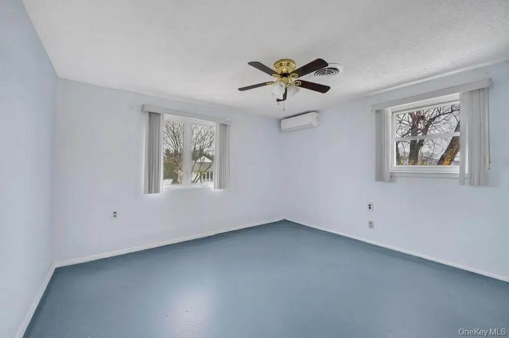 64 Fox Place Hicksville NY 11801