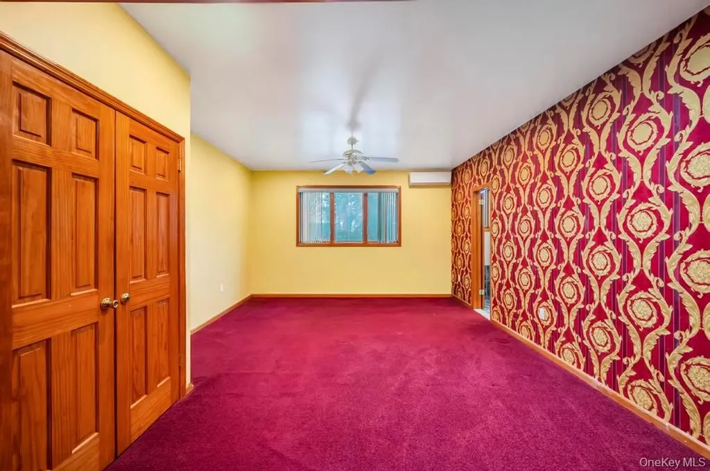 64 Fox Place Hicksville NY 11801
