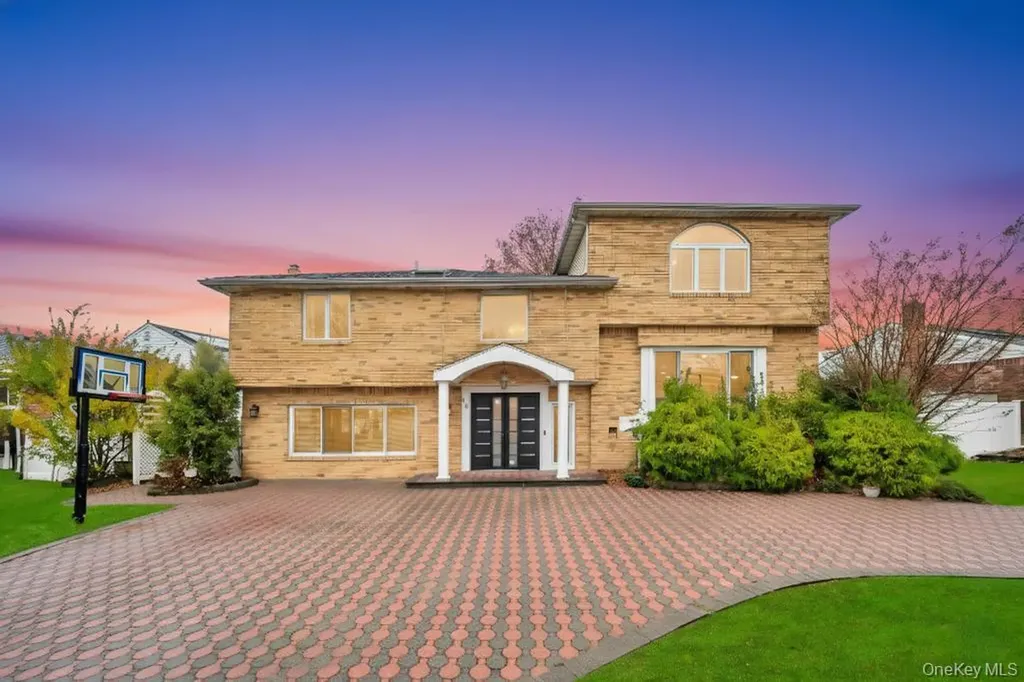 64 Fox Place Hicksville NY 11801