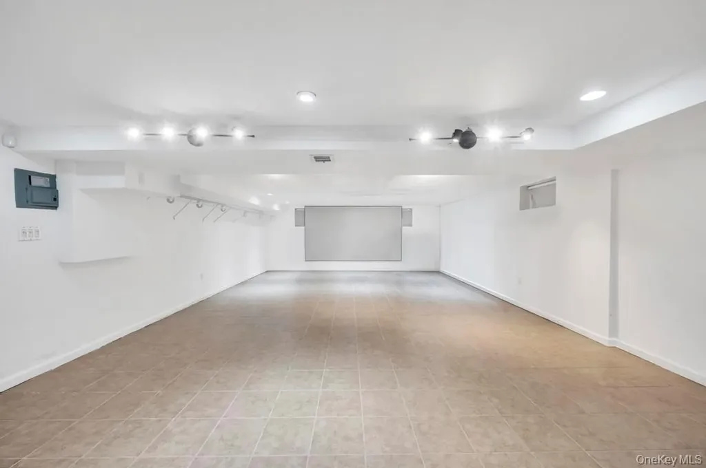 64 Fox Place Hicksville NY 11801