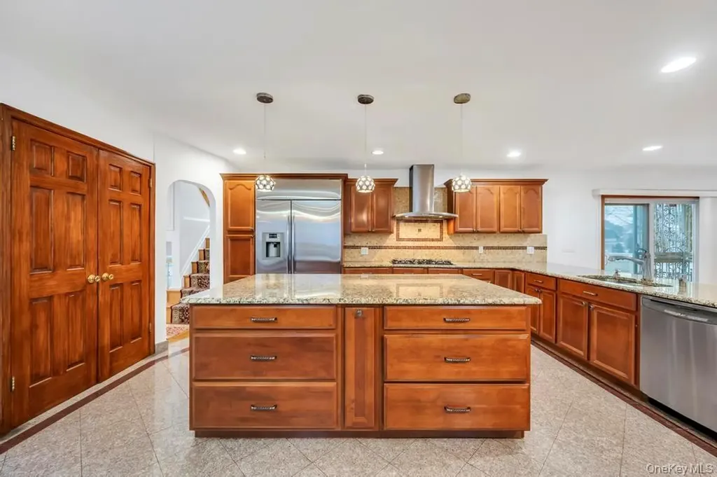 64 Fox Place Hicksville NY 11801