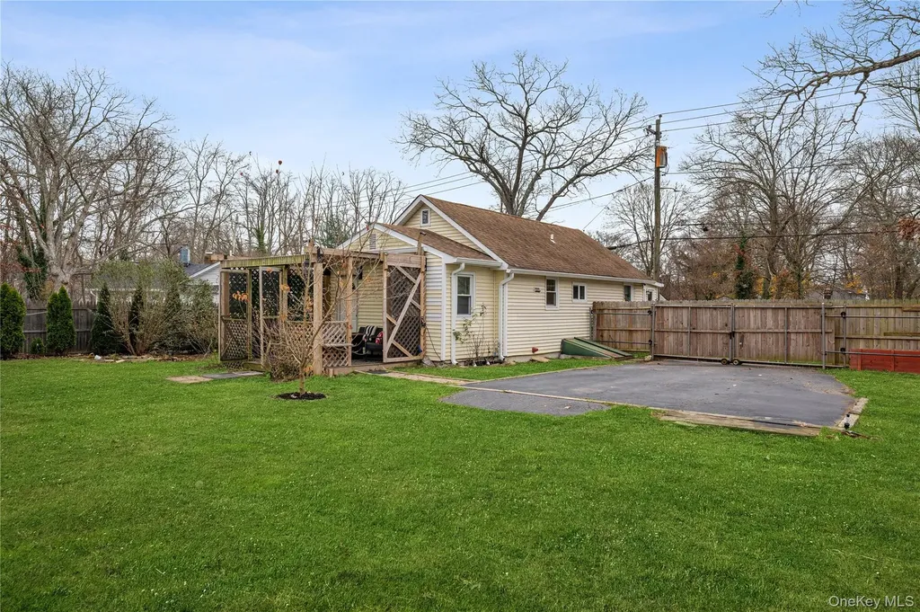 155 Patchogue Avenue Mastic NY 11950