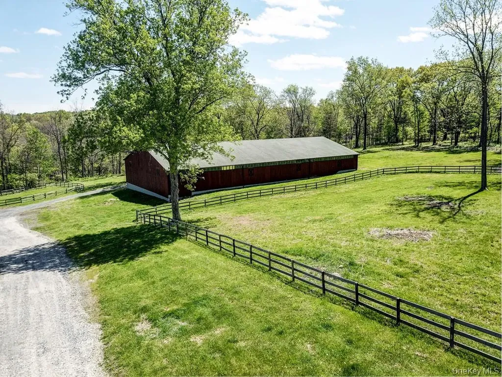 16 Almond Tree Lane Warwick NY 10990
