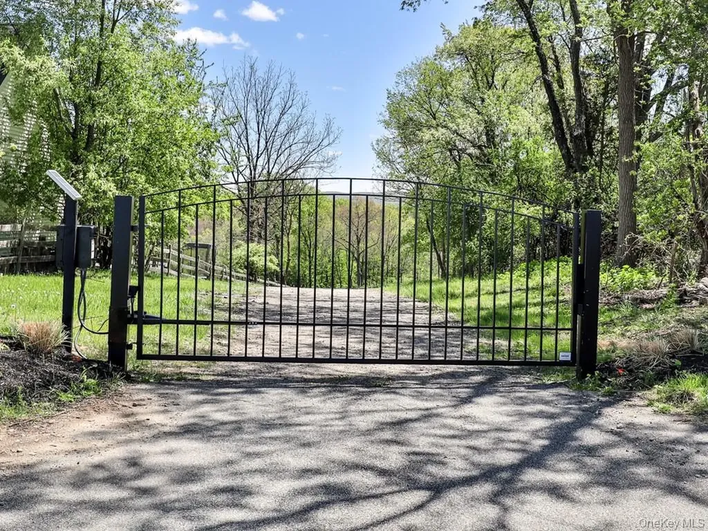 16 Almond Tree Lane Warwick NY 10990