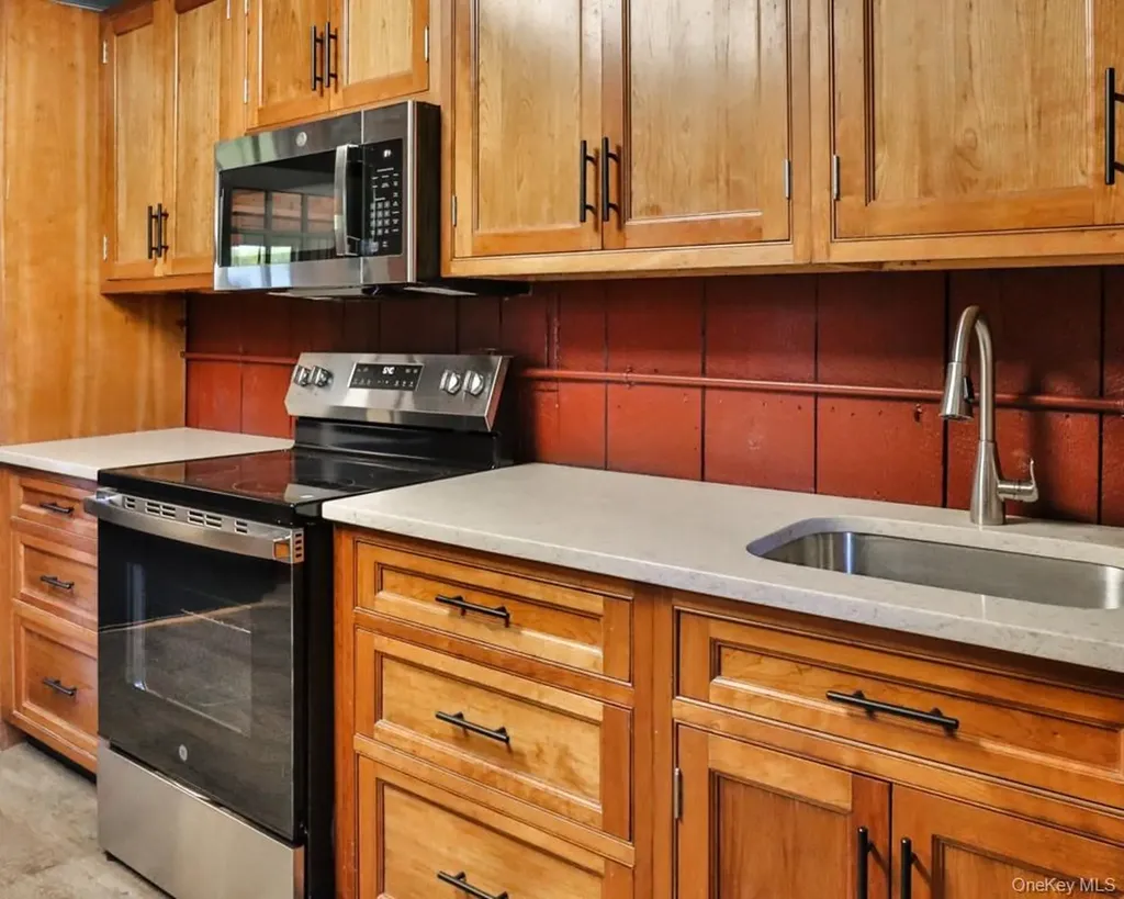 16 Almond Tree Lane Warwick NY 10990