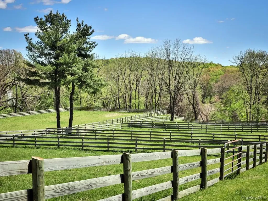 16 Almond Tree Lane Warwick NY 10990