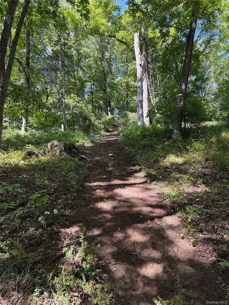 16 Almond Tree Lane Warwick NY 10990