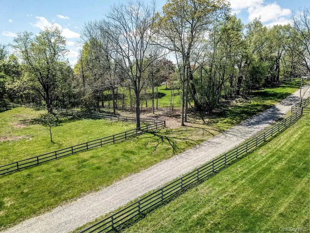16 Almond Tree Lane Warwick NY 10990