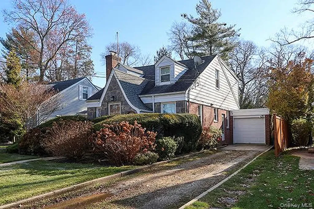 187 Green Avenue Freeport NY 11520