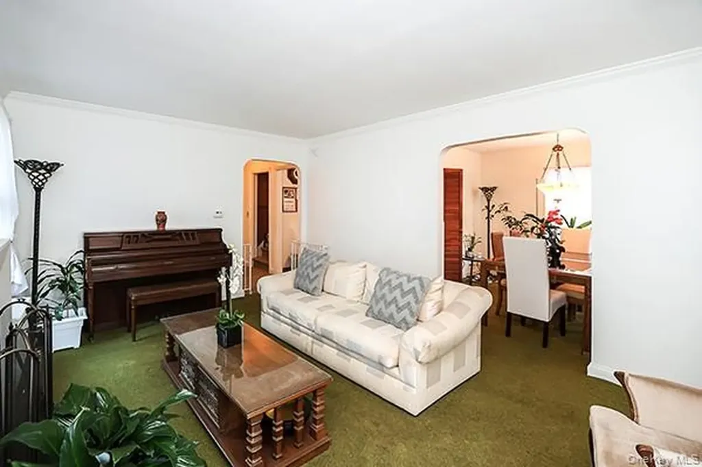 187 Green Avenue Freeport NY 11520