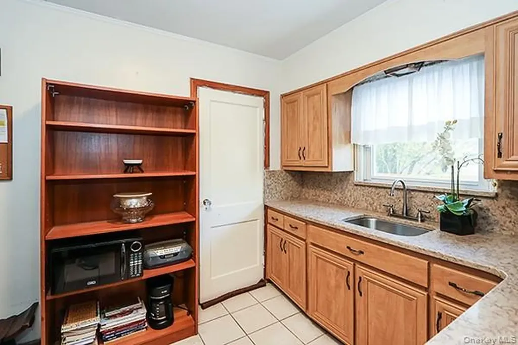 187 Green Avenue Freeport NY 11520